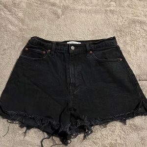 Abercrombie Curve Love 4” Mom Short High Rise